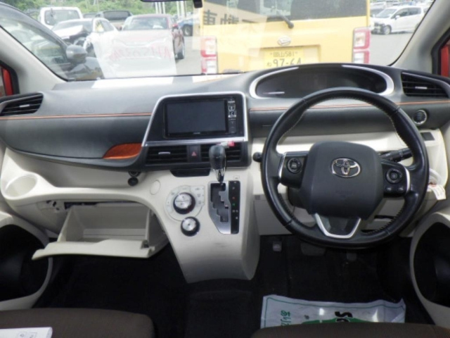 TOYOTA SIENTA 2016