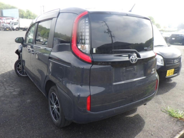 TOYOTA SIENTA 2022