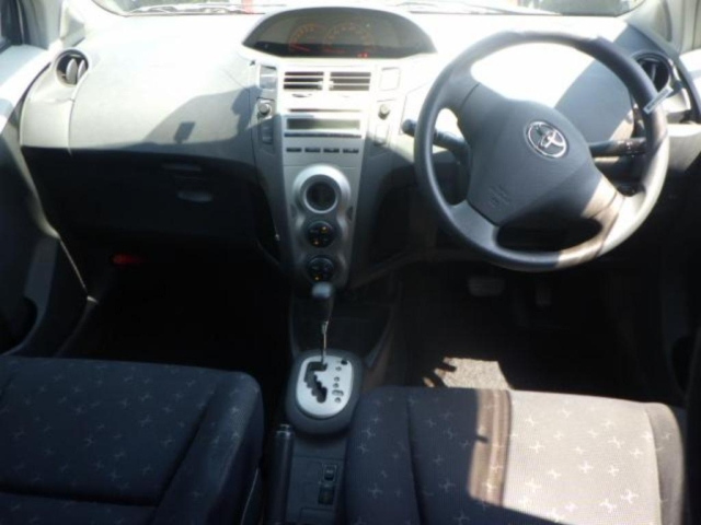 TOYOTA VITZ 2009