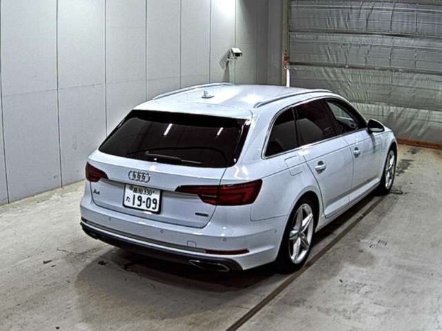 AUDI A4 2019