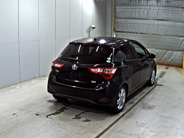 TOYOTA VITZ 2017