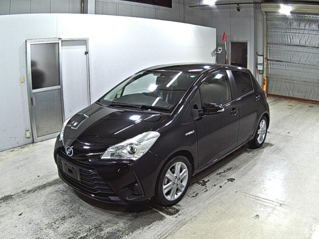 TOYOTA VITZ 2017