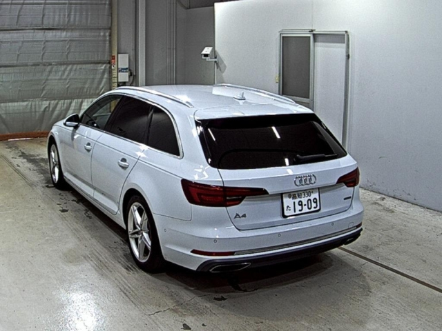 AUDI A4 2019