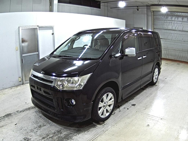 MITSUBISHI DELICA D5 2012