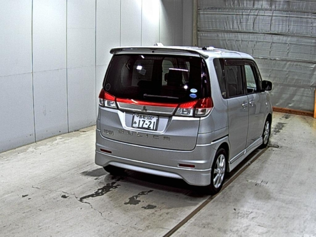 MITSUBISHI DELICA D2 2013