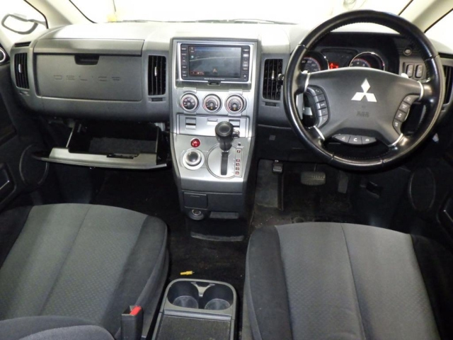 MITSUBISHI DELICA D5 2008