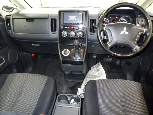 MITSUBISHI DELICA D5 2012