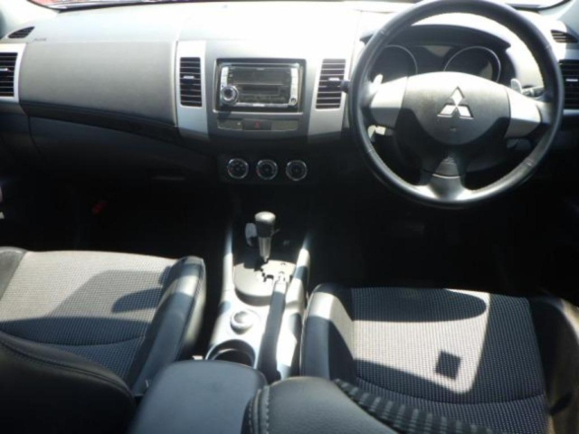 MITSUBISHI OUTLANDER 2010