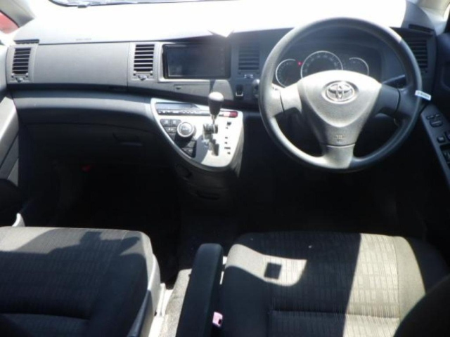 TOYOTA ISIS 2012