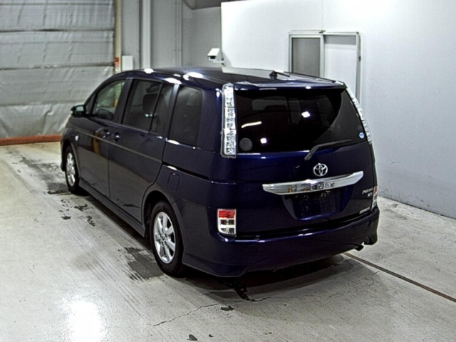 TOYOTA ISIS 2012