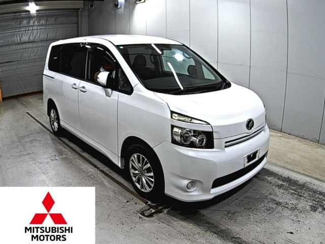 TOYOTA VOXY 2009