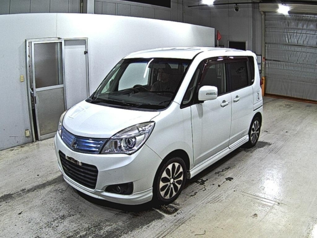 MITSUBISHI DELICA D2 2014
