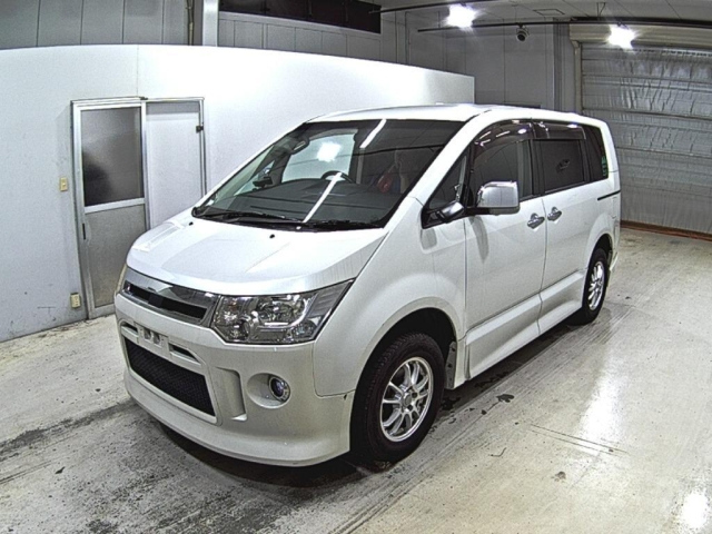 MITSUBISHI DELICA D5 2012