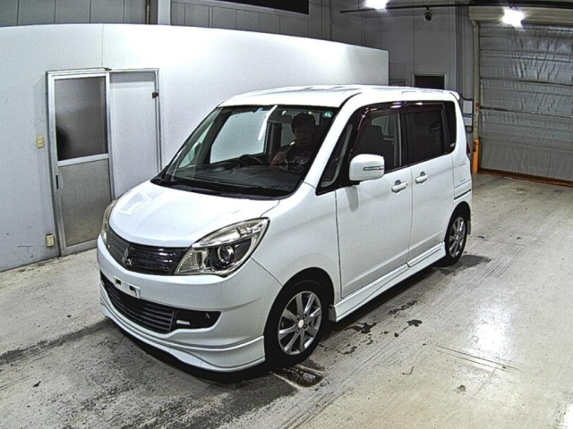 MITSUBISHI DELICA D2 2012