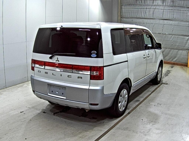 MITSUBISHI DELICA D5 2010