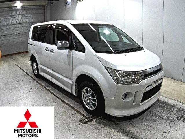 MITSUBISHI DELICA D5 2012