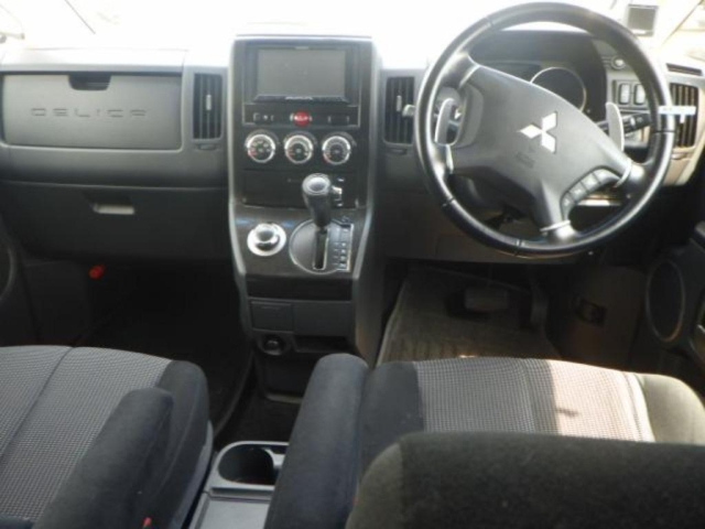MITSUBISHI DELICA D5 2012