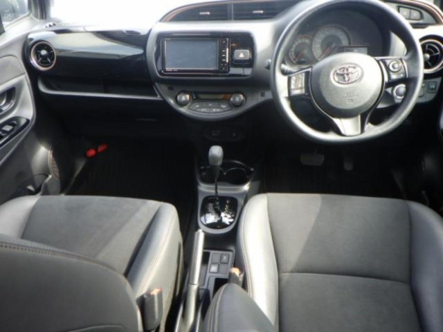 TOYOTA VITZ 2018