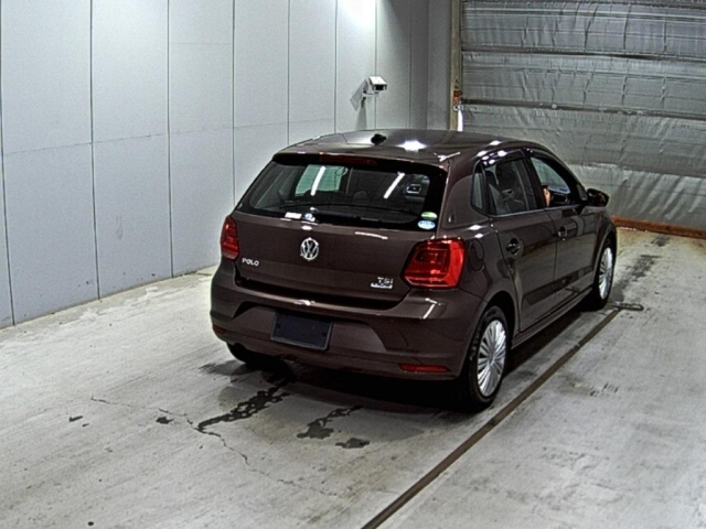VOLKSWAGEN POLO 2015