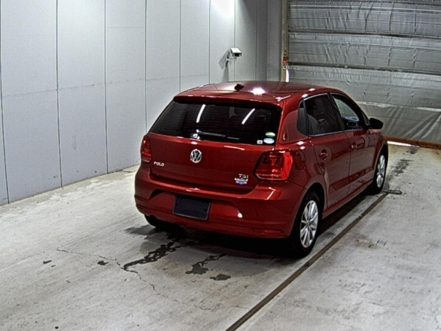 VOLKSWAGEN POLO 2015