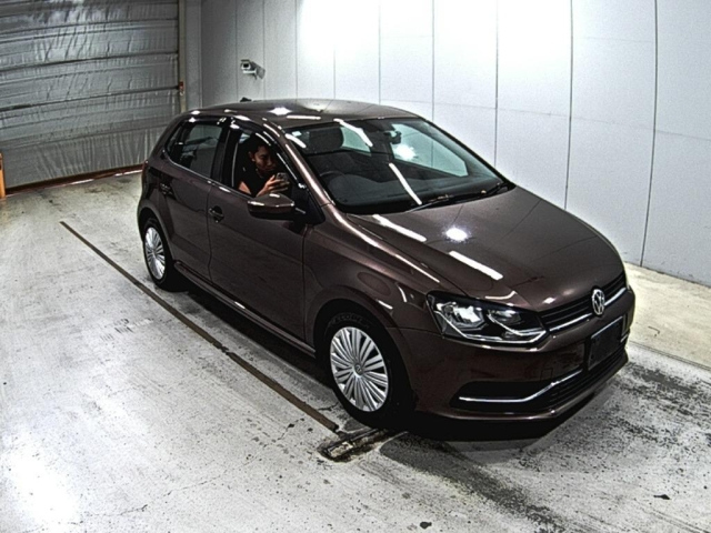 VOLKSWAGEN POLO 2015