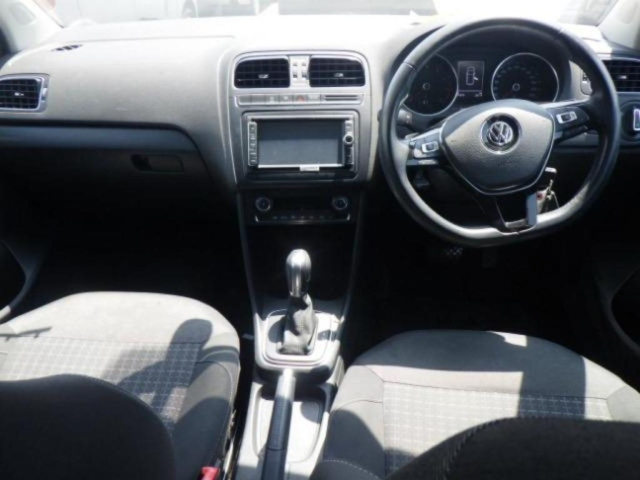 VOLKSWAGEN POLO 2015