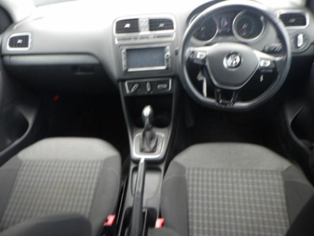 VOLKSWAGEN POLO 2015