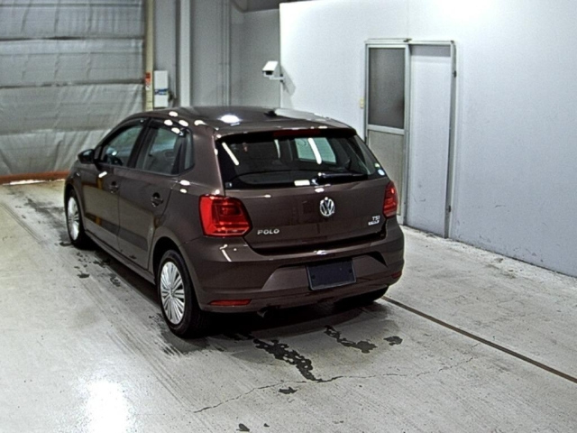 VOLKSWAGEN POLO 2015
