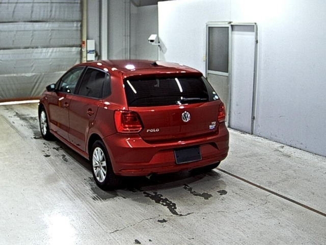 VOLKSWAGEN POLO 2015
