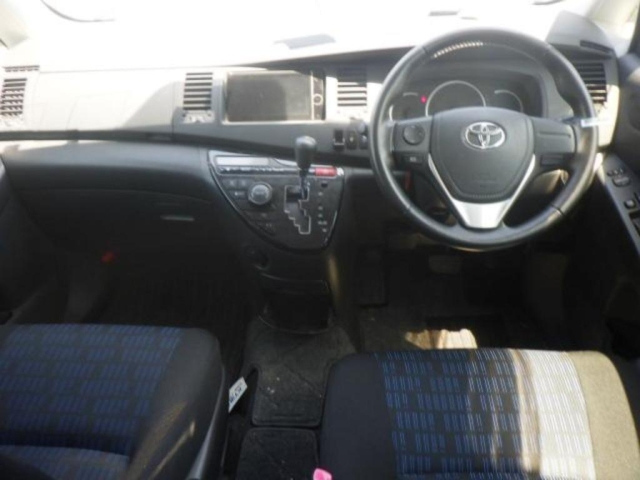 TOYOTA ISIS 2015