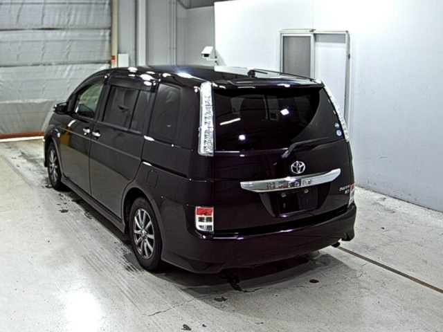 TOYOTA ISIS 2015