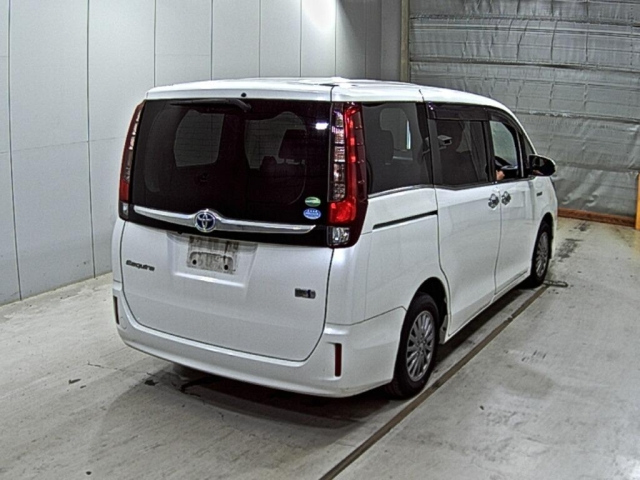 TOYOTA ESQUIRE 2017