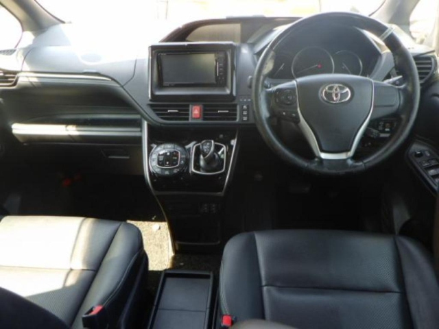TOYOTA ESQUIRE 2017
