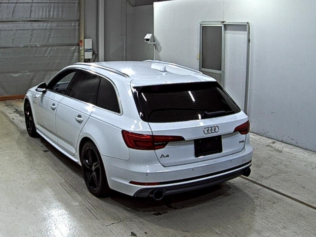 AUDI A4 2016