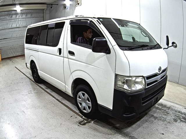 TOYOTA HIACE VAN 2011