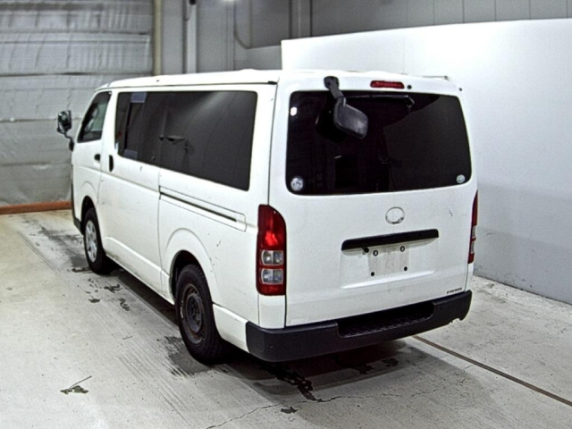 TOYOTA HIACE VAN 2011