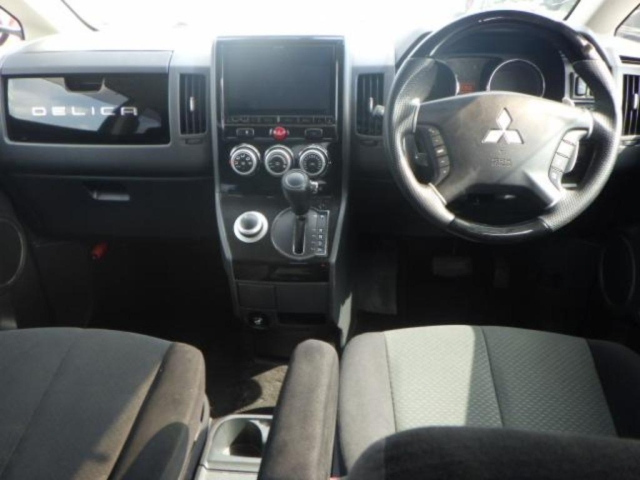 MITSUBISHI DELICA D5 2008