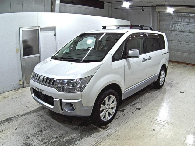 MITSUBISHI DELICA D5 2010