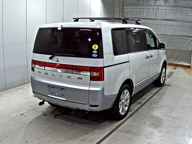 MITSUBISHI DELICA D5 2010