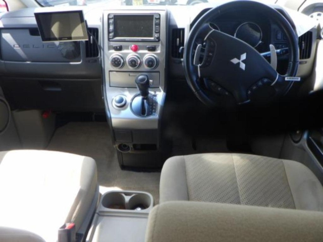 MITSUBISHI DELICA D5 2010