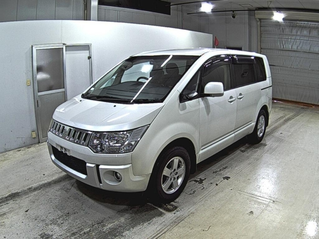 MITSUBISHI DELICA D5 2015