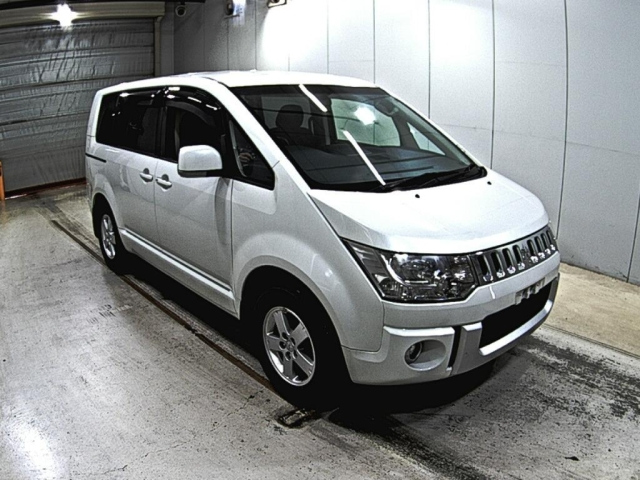 MITSUBISHI DELICA D5 2015