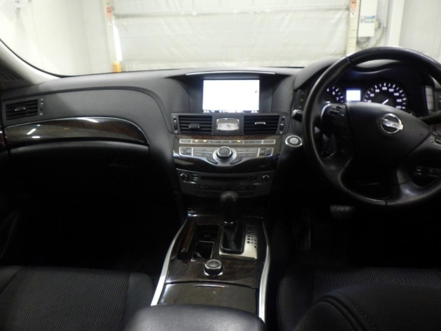 NISSAN FUGA 2009