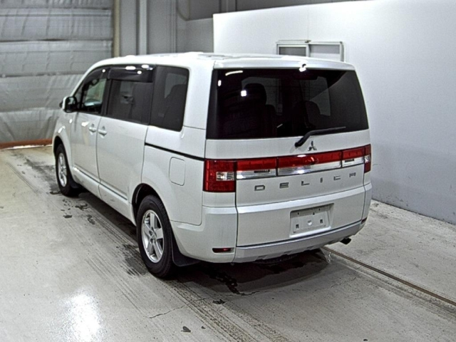 MITSUBISHI DELICA D5 2015