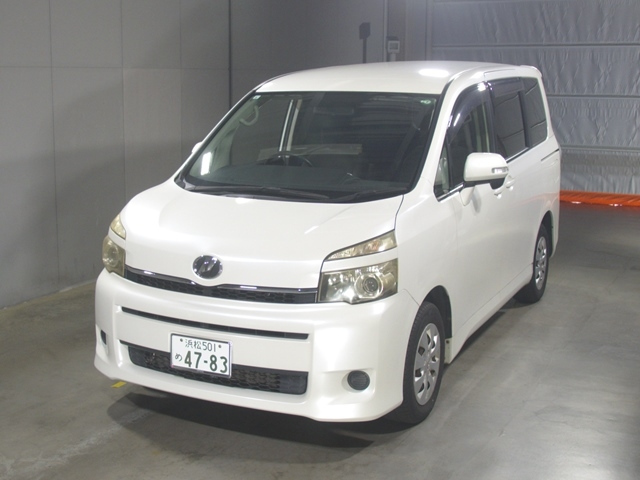 TOYOTA VOXY 2011