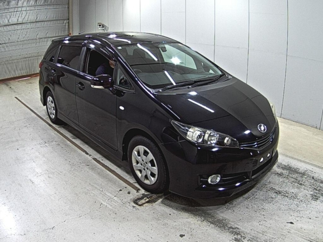 TOYOTA WISH 2011