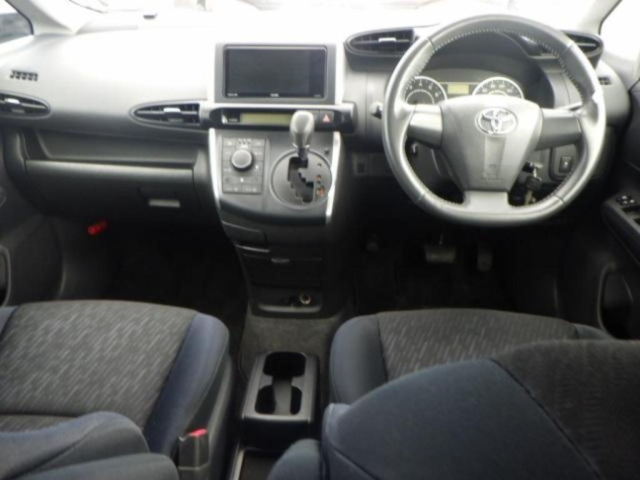 TOYOTA WISH 2011