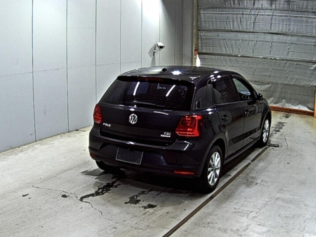 VOLKSWAGEN POLO 2015