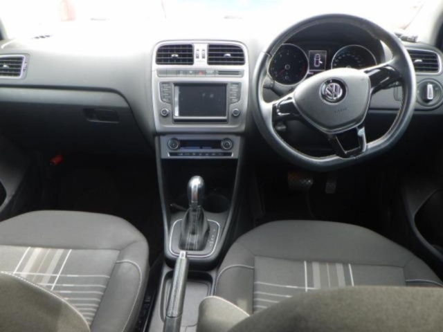 VOLKSWAGEN POLO 2015