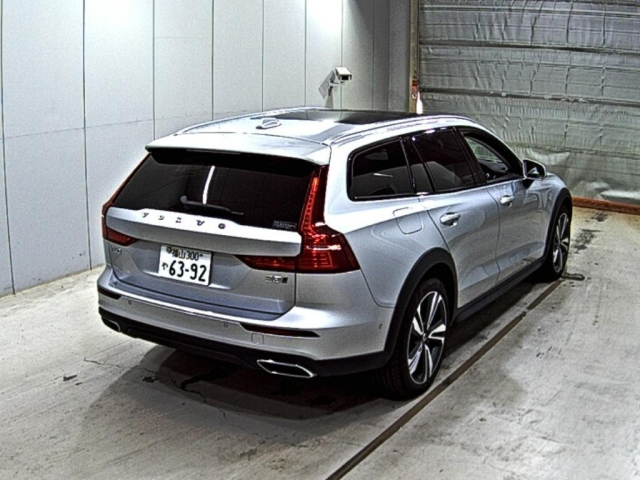 VOLVO V60 2022